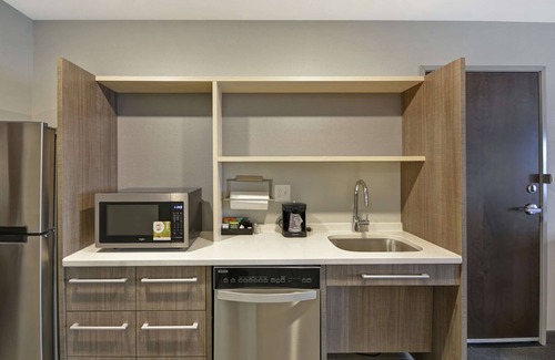 Alpine Center Hotel | Home2 Suites by Hilton Grand Rapids North