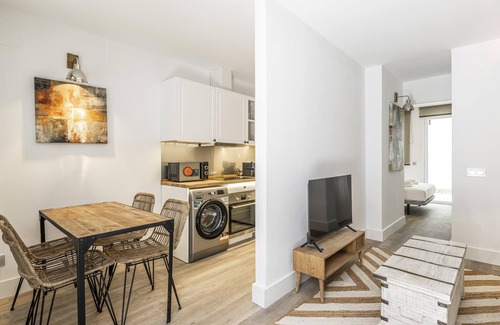 Almenara Apartment | Homeabout Plaza de Castilla Apartment III