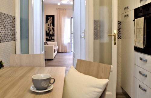 Lazzaretto Apartment | HomeLovers Bright and white house Porta Venezia Metro Station