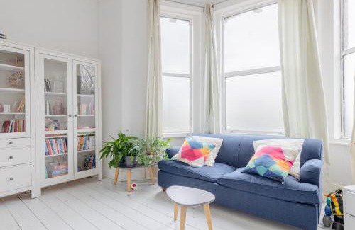 Stoke Newington Apartment | Homely 2BD Flat with Private Garden North London