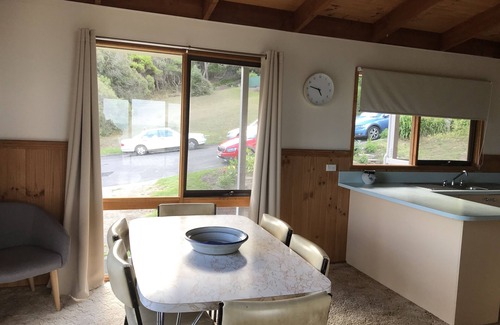 Lorne House | Homely Beach House - Direct Beach Access