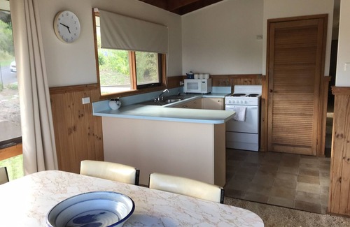 Lorne House | Homely Beach House - Direct Beach Access