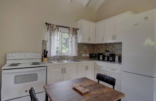 Morne Rouge Apartment | Homely fully self-contained apartment151 feet from Portici Beach access.