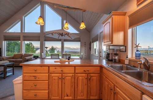 Kachemak House | Homer Oasis Bay Overlook