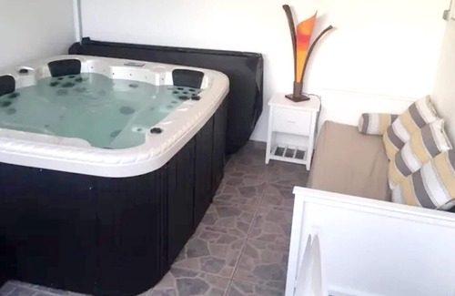 Trois-Bassins Apartment | Homerez - 100 m away from the beach! Nice appartement for 4 ppl. with jacuzzi