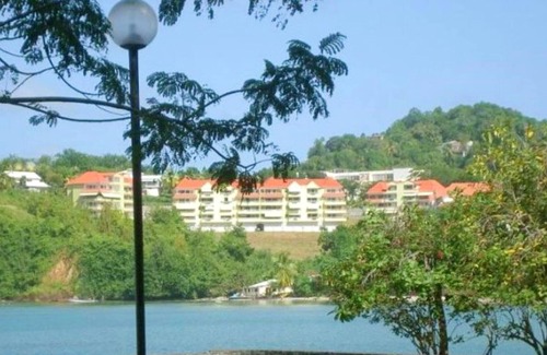 La Trinite Apartment | Homerez - 150 m away from the beach! Appartement for 5 ppl. at La Trinité