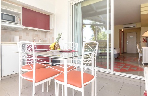 Pointe de la verdure Apartment | Homerez - 200 m away from the beach! Studio for 2 ppl. with terrace at Le Gosier