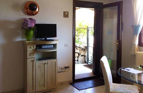 Baia Caddinas Apartment | Homerez - 200m from the beach! Pretty apartment for 4 people. with swimming pool