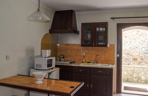 Sao Joao Batista House | Homerez - Amazing house for 2 ppl. with shared pool at Porto de Mós