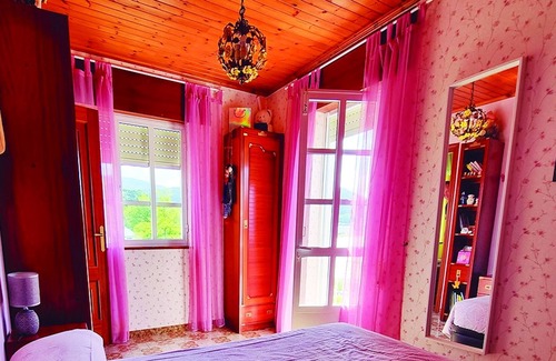 Faro House | Homerez - Amazing house for 6 ppl. with sea view, garden and balcony at Viveiro