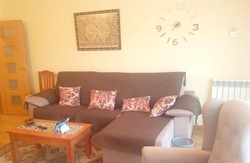 Cuenca Apartment | Homerez - Apartement for 6 ppl. with shared pool, jacuzzi and terrace at Cuenca