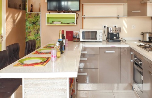 Saint-Paul Apartment | Homerez - Apartment in Saint-Paul, Sea View