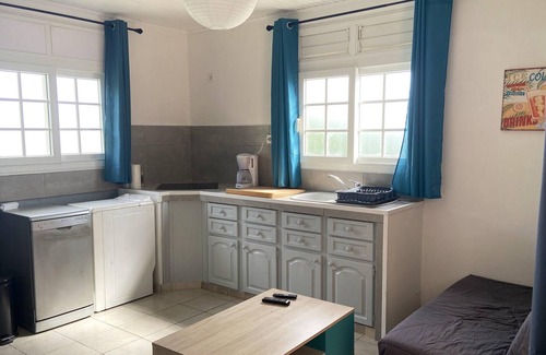 Saint-Pierre Apartment | Homerez - Appartement 1 km away from the beach for 3 ppl. with shared pool