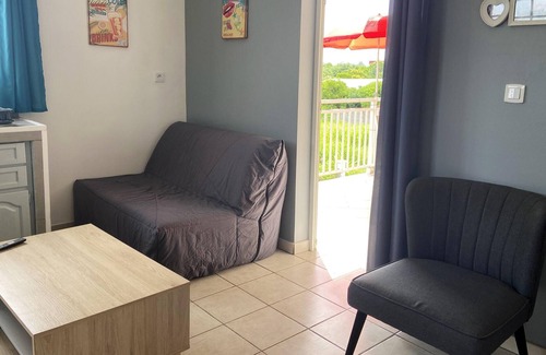 Saint-Pierre Apartment | Homerez - Appartement 1 km away from the beach for 3 ppl. with shared pool