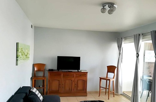 Centre-Ville Apartment | Homerez - Appartement 600 m away from the beach for 6 ppl. with shared pool