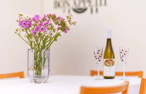 Martinscica Apartment | Homerez - Appartement for 5 ppl. with sea view and balcony at Martinšćica
