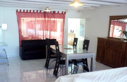 Bois de Nefles Apartment | Homerez - Appartement 15 km away from the beach with shared pool and jacuzzi
