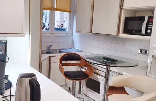 Passy Apartment | Homerez - Apt in Paris (Trocadéro)