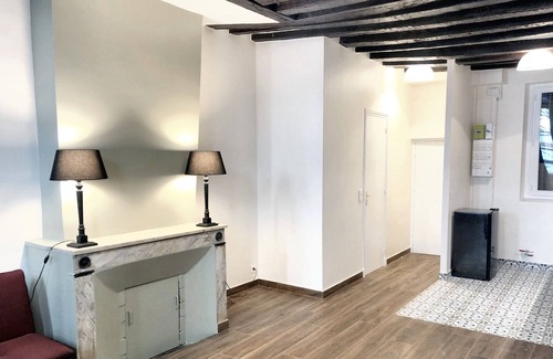 Saint-Germain-en-Laye Apartment | Homerez - Beautiful studio for 2 ppl. at Saint-Germain-en-Laye