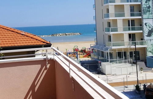 Viserbella Apartment | Homerez - Beautiful appartement for 6 ppl. with sea view and balcony at Viserba