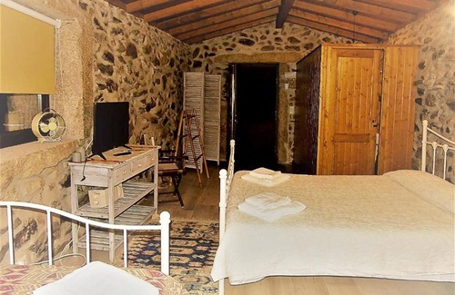 Molares House | Homerez - Beautiful house for 2 ppl. with shared pool at Molares