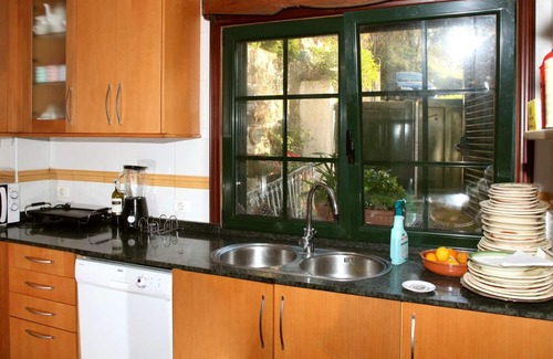 Gondomar House | Homerez - Big house for 11 ppl. with garden, terrace and balcony at Pontevedra