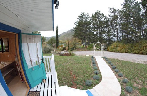 Laragne-Monteglin House | Homerez - Bungalow in Laragne-Montéglin