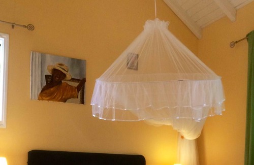 Trois-Rivieres House | Homerez - Bungalow 6 km away from the beach for 3 ppl. with shared pool