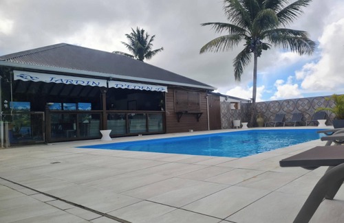 Le Moule House | Homerez - Bungalow in Le Moule