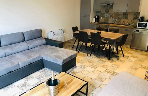 Clermont-Creans Ski Chalet | Homerez - Chalet in Clermont-Créans, shared pool