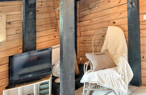 Sanguinet Ski Chalet | Homerez - Charming Chalet in Sanguinet with Garden and Terrace