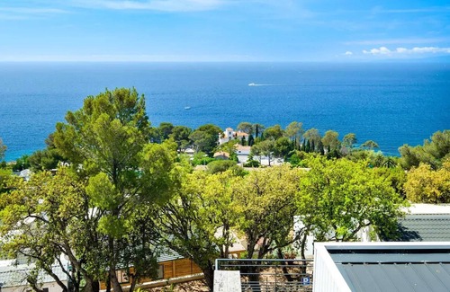 Le Dramont Apartment | Homerez - Charming Bungalow in Saint-Raphaël, Sea View