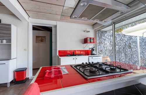 Petite-Ile House | Homerez - Charming house near Petite Île with private pool