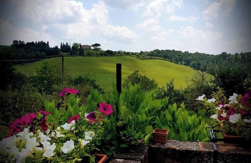 Trequanda House | Homerez - Charming House in Trequanda with Shared Pool