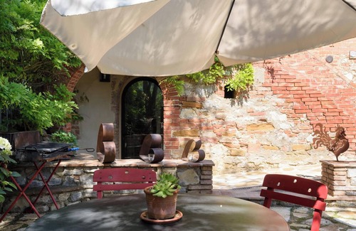 Trequanda House | Homerez - Charming House in Trequanda with Shared Pool