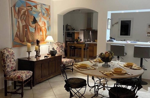 Pont Royal Villa | Homerez - Charming Villa in Mallemort with Pool