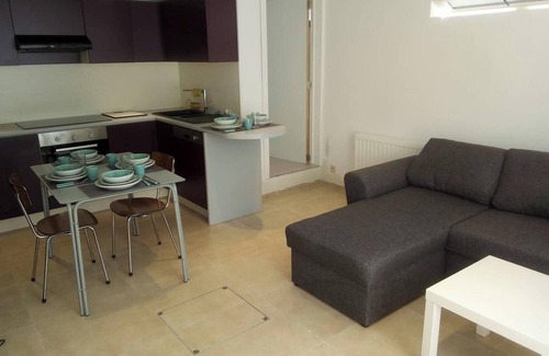 Waterloo Apartment | Homerez - Comfortable Apartment in Waterloo with Jacuzzi - 78m²