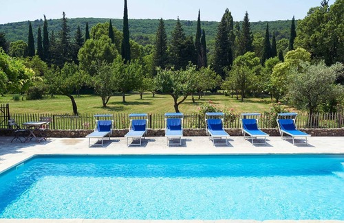 Valaurie House | Homerez - Comfortable house in Valaurie with shared pool