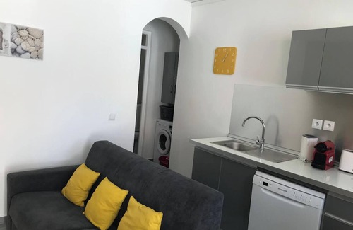 Sainte-Anne Apartment | Homerez - Cosy Apartment in Sainte-Anne - 35 m² with Terrace.