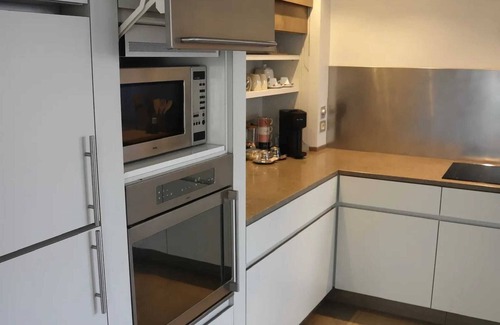 Vilvoorde House | Homerez - Cosy house in Vilvoorde with jacuzzi and spa