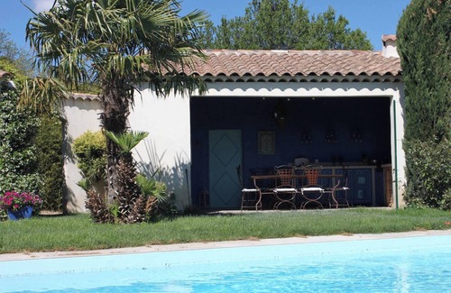 Villelaure Villa | Homerez - Elegant Villa in Villelaure + Shared Pool