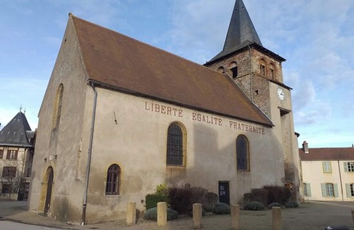 Pierrefitte-sur-Loire House | Homerez - House in Pierrefitte-sur-Loire