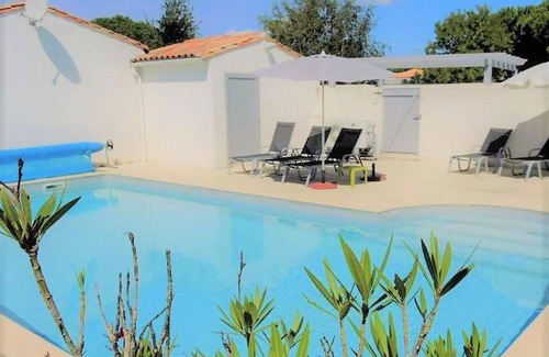 Le Bois-Plage-en-Re House | Homerez - House in Le Bois-Plage-en-Ré