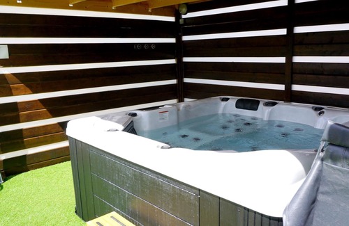 Simiane-la-Rotonde House | Homerez - House for 8 ppl. with shared pool and jacuzzi at Simaine La Rotonde