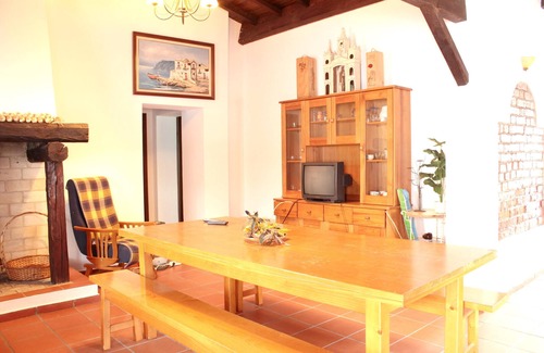 Burinhosa House | Homerez - House 13 km away from the beach for 7 ppl. with shared pool at Pataias