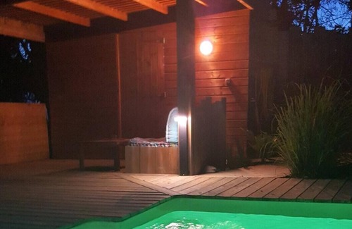 Saint-Pierre De La Reunion House | Homerez - House 15 km away from the beach for 2 ppl. with shared pool and garden