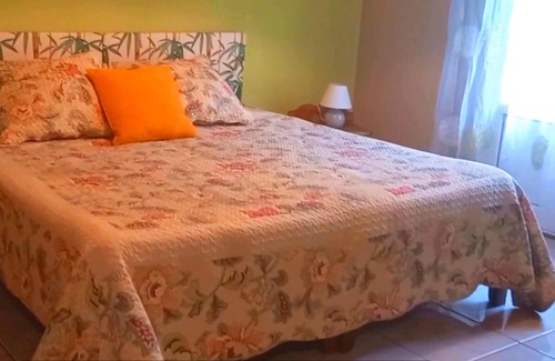 Saint-Paul House | Homerez - House 19 km away from the beach for 6 ppl. with jacuzzi at Saint Paul
