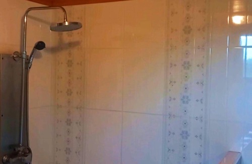 Saint-Paul House | Homerez - House 19 km away from the beach for 6 ppl. with jacuzzi at Saint Paul