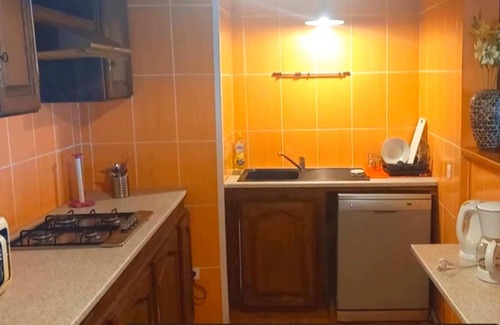 Saint-Paul House | Homerez - House 19 km away from the beach for 6 ppl. with jacuzzi at Saint Paul