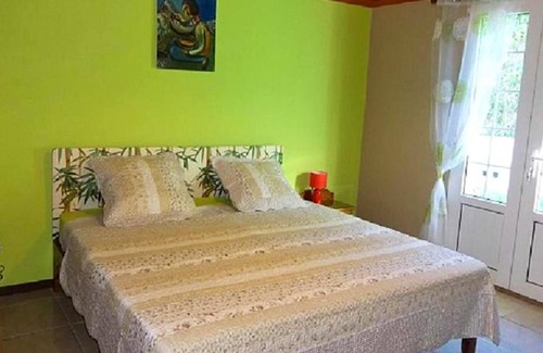 Saint-Paul House | Homerez - House 19 km away from the beach for 6 ppl. with jacuzzi at Saint Paul